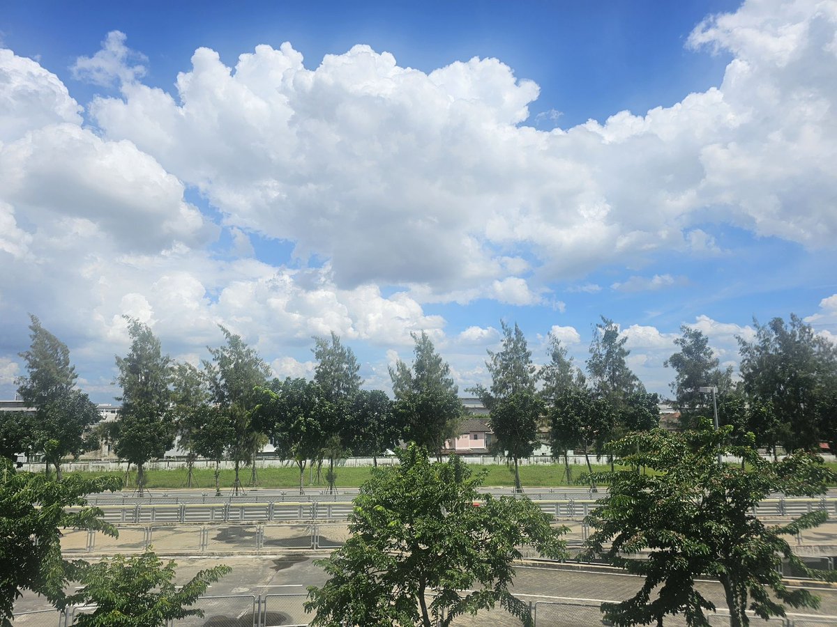 MAZDArius's tweet photo. 🌤️ ขอบคุณตัวเองที่พักอยู่ตรงนี้  สายไหม ต้นๆซอย น้ำไม่ท่วมไม่ได้รับผลกระทบ ตอนนี้ท้องฟ้าเปิดแล้ว 29 กย 2569 ✨13.30น. https://t.co/DIR6WUT2ss
