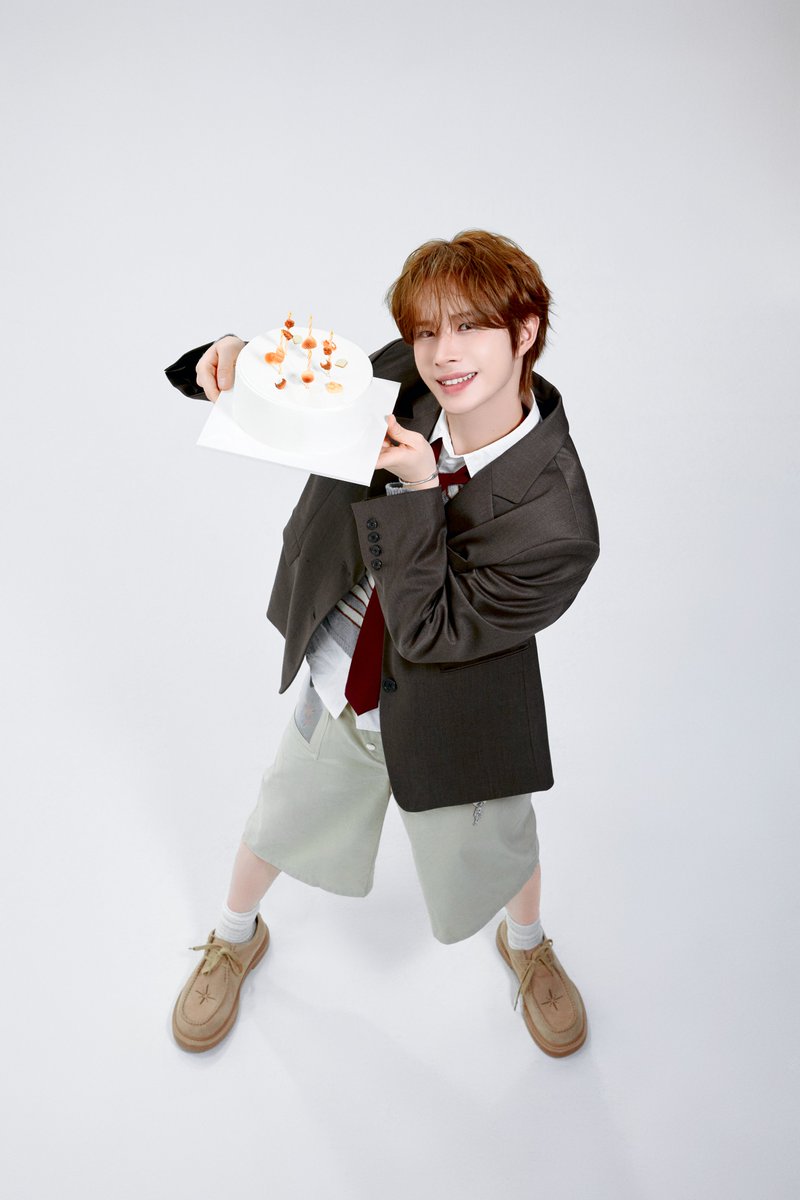 HYBE_MERCH's tweet photo. 말랑식빵 막냉이의 생일을 축하합니다🍞

KYUNGMIN'S FAVORITE BOX
🎁 상품 공개: 2026. 10. 01. 11AM(KST)
📆 판매 오픈: 2026. 10. 02. 11AM(KST)
📍 @weverseshop

#TWS #투어스 #247WithUs
#KYUNGMIN #경민 https://t.co/sY5sYtZp0M