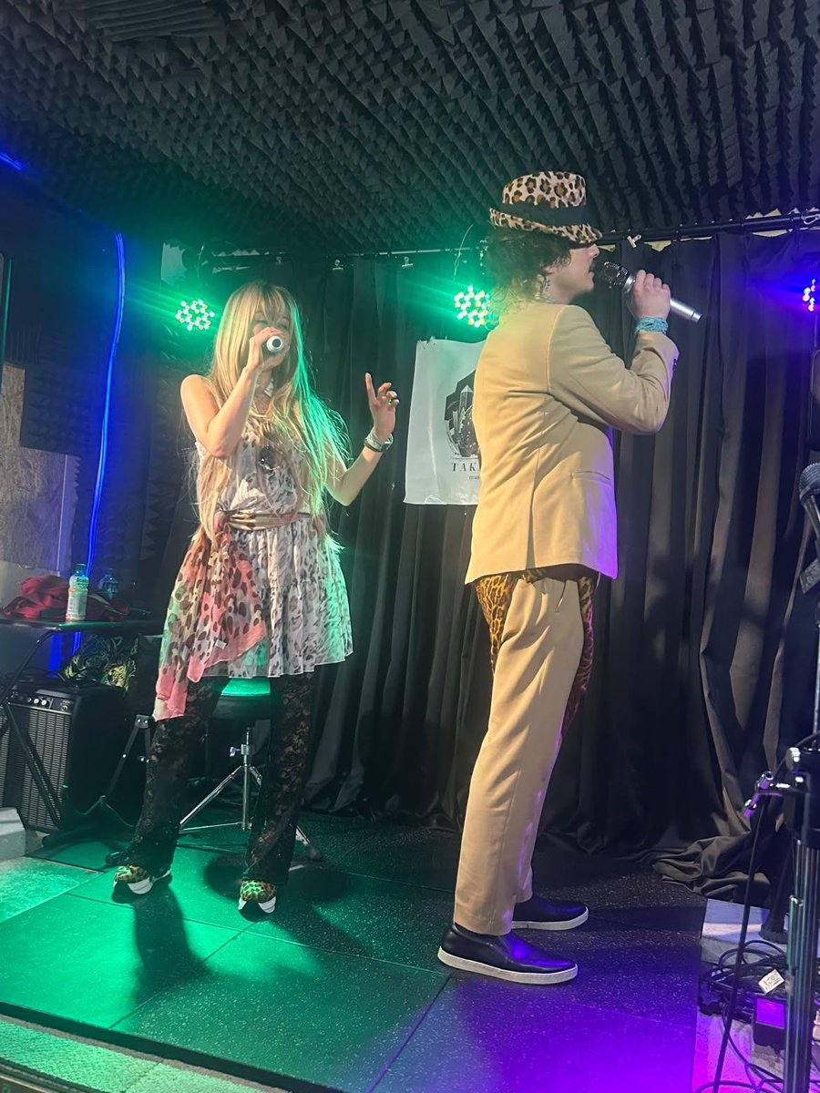 yunnaJam's tweet photo. 9/26 Saturday Night🌛
あゆカバー祭り🎵
Special MC ＃Alray.

MCとしてのAlray.とは初共演🌸
心強かったし、Relaxして挑めました💮
楽しかったね！アレイがとう❣️

初コラボも実現できて
Very Special thanks !!!!🥰

＃Alray. ＃アレイがとう ＃みんなに幸アレイ
＃appears ＃ヒゲVer. ＃ヒョウ柄 https://t.co/3wNLzxeduz