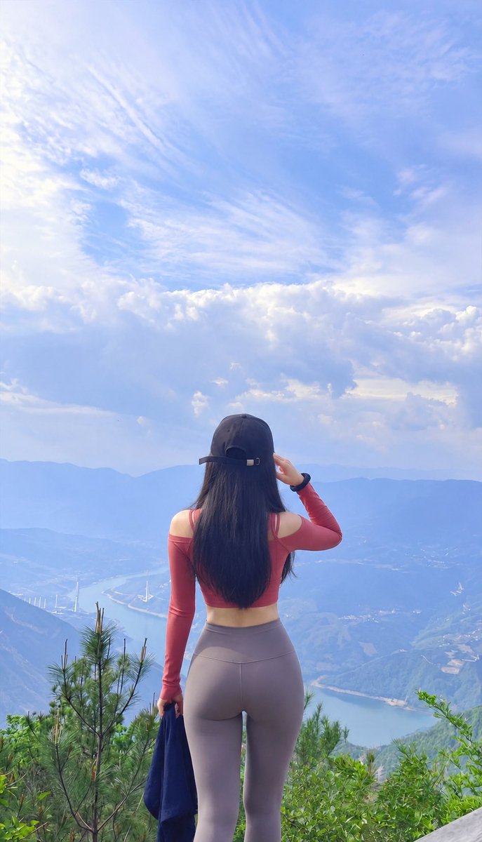 CandyTravelight's tweet photo. 这个是少女还是少妇？ https://t.co/u1678OWdmI