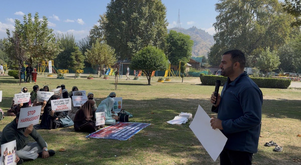 mudr4's tweet photo. Went to meet &amp; listen vocational  teachers of J&amp;K who are presently on strike from last six days in srinagar .

I hope Govt should listen to them &amp; their genuine demands should get addressed .

@INCIndia @INCSandesh @SunilPanwarINC @INC_Television @RGPRSinc @RGPRSJKOFFICIAL https://t.co/YQDeni3qla