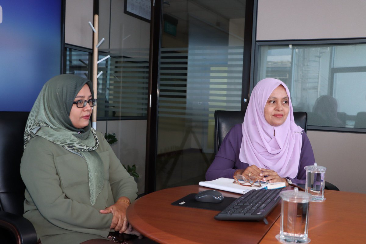 HomeMinistrymv's tweet photo. Her Excellency @Dewi_G_Tobing, Ambassador of #Indonesia to the #Maldives, met with Minister of State @nazeerP1 to discuss bilateral cooperation on labour matters, particularly issues affecting migrant workers. https://t.co/w1kDlyidNz