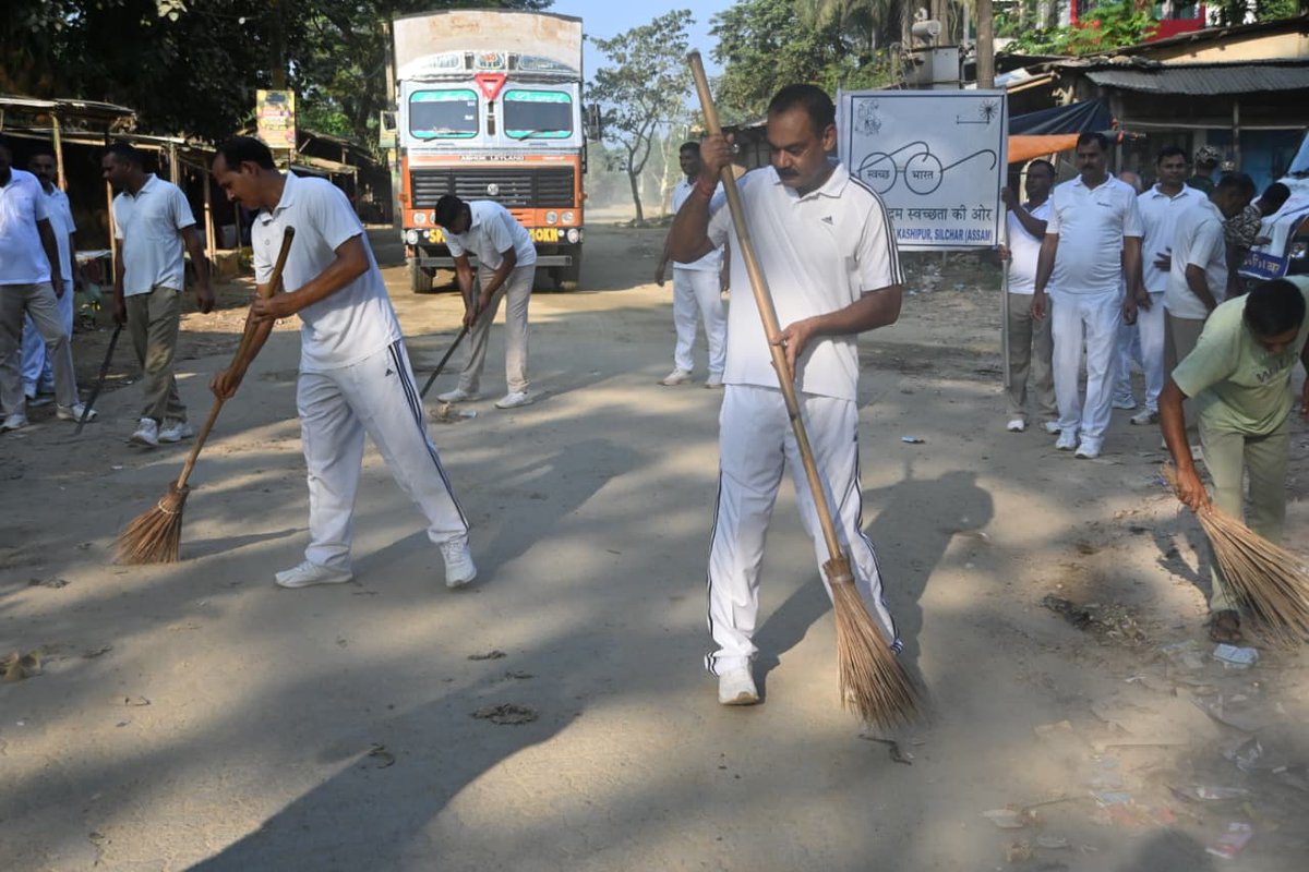 147BNCRPF's tweet photo. "Swachhata Mein Sahbhag: Swachh Bharat, Viksit Bharat – 26 " On 26 September 2026, 147 Bn CRPF organized a cleanliness @ Kashipur Market.
@crpfindia @HMOIndia @PIBHomeAffairs @PMOIndia @SwachhBharatGov @swachhbharat @MoHUA_India @MoJSDDWS https://t.co/0vlf1YtNkl