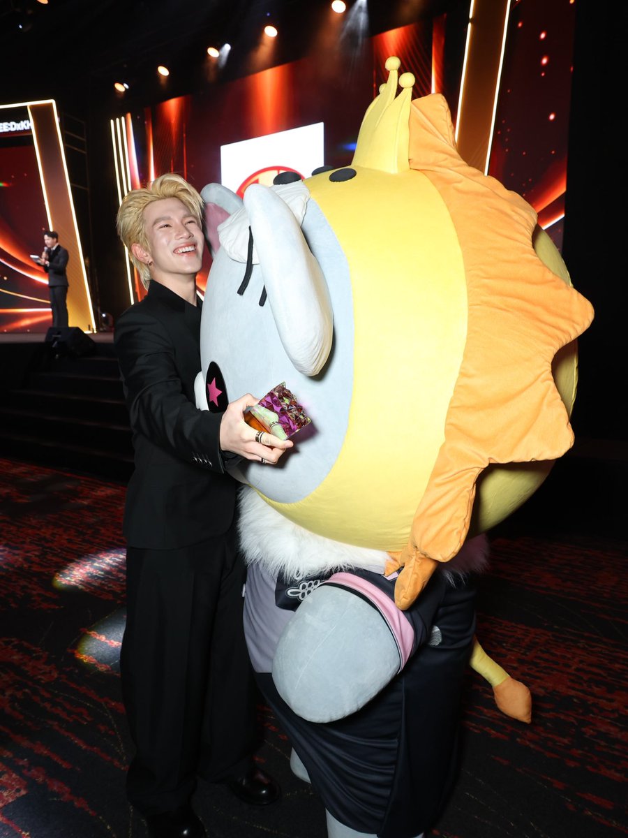 nongsiii's tweet photo. papa fotfot with jeedjeeddd 🦁🐭
cr: zaepaysnaps

CONGRATS FOURTH AND TANRAK

#FourthBLActorOfTheYear
#FEEDxKHAOSODAwards2026
#LOOKKHUNNOO #Fourthnattawat https://t.co/dgYDYvhv7E