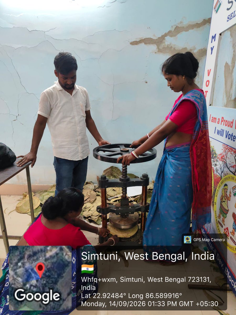 ukbprl's tweet photo. @UtkarshBangla Empowering Traditional Skills with Utkarsh Bangla 🌿
RPL+Bridge Training on Sal Leaf Plate Making is underway at Manbazar-II, Purulia, through Bright Future .com, enhancing skills and livelihood opportunities. https://t.co/8XPAbFFFFI
