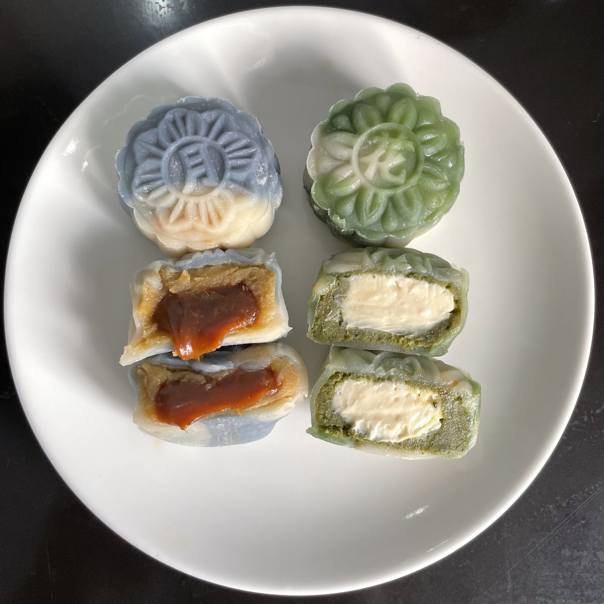 bakeclair's tweet photo. I KNOW ITS LATE BUT HAPPY MOONCAKE FESTIVAL YAY https://t.co/oH6z3GuMA3
