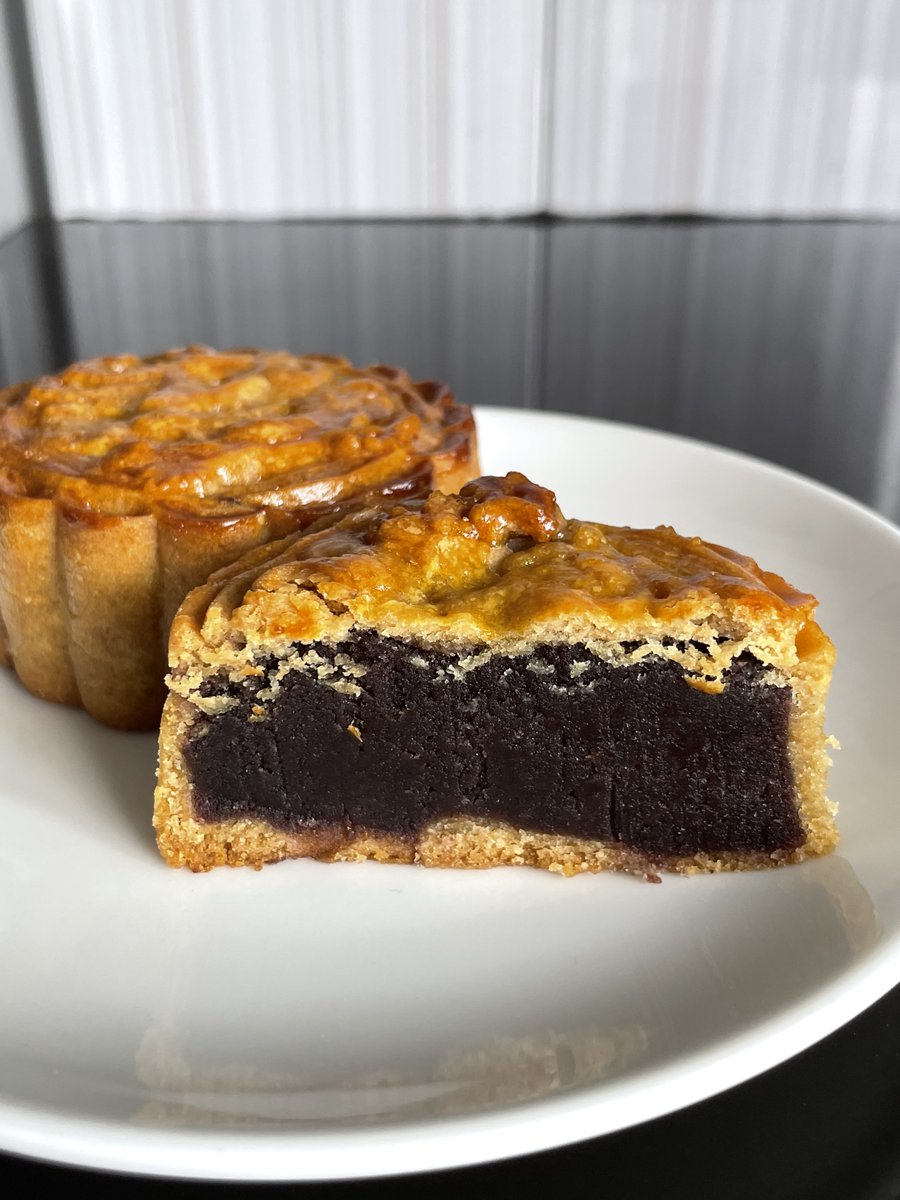 bakeclair's tweet photo. I KNOW ITS LATE BUT HAPPY MOONCAKE FESTIVAL YAY https://t.co/oH6z3GuMA3