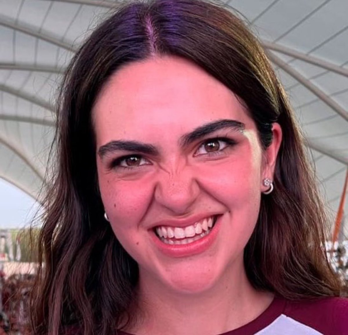 PelonGomis's tweet photo. No se burlen de Andrea Chávez @AndreaChavezTre, no sean cabrones. 

Imaginense lo difícil que debe de ser violar la ley electoral durante meses para poder sacar ventaja y descubrir finalmente que al único lugar al que sí llegaste primero que nadie... 
¡Fue a tu propia derrota! 💥 https://t.co/Ikhb7igWfm