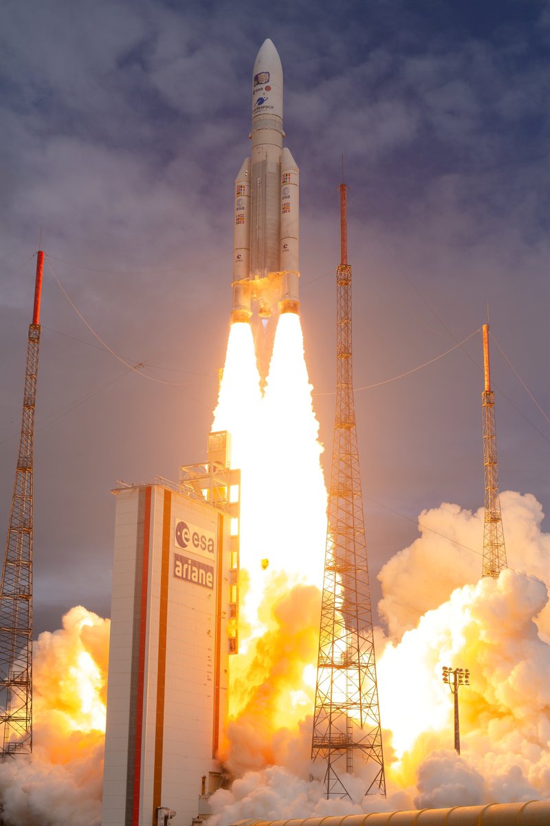 ESA_transport's tweet photo. @esascience @ESA_JUICE #LaunchedIt in 2023, nice to see @ESA_JUICE fly by and wave on its way to Jupiter 👋 https://t.co/NoHjqB747C