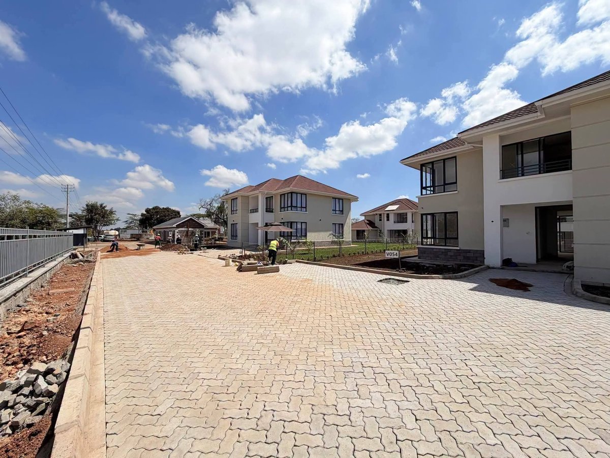 ignyharaz2's tweet photo. A 4B all ensuite mansion at Northlands  city is being sold at only ksh. 43M.

Tutatoboa kweli https://t.co/Zudi1Hl6TD