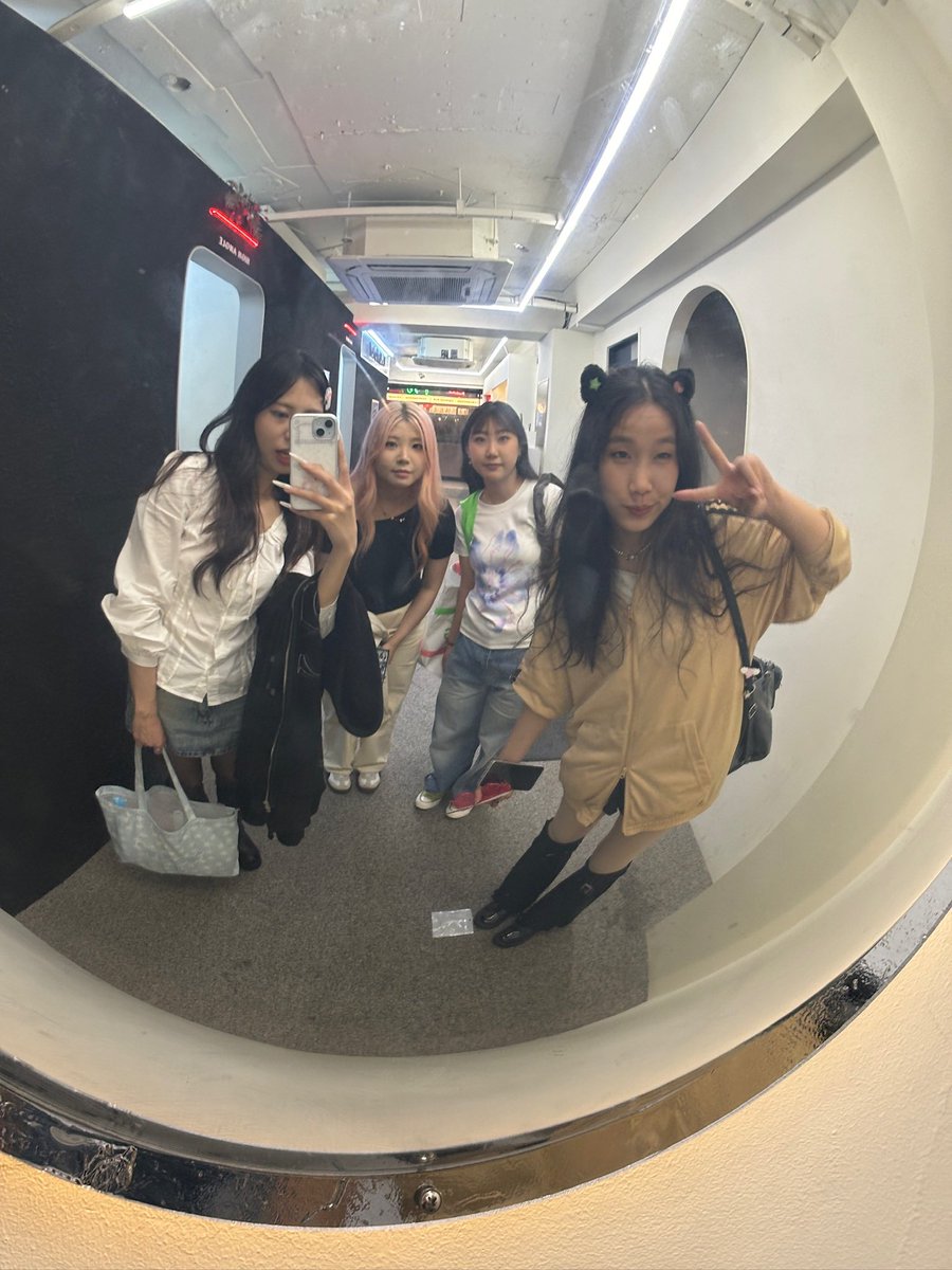 dreamtalk0105's tweet photo. 还是好想念看演唱会的日子.. https://t.co/7vJFOCRxT2