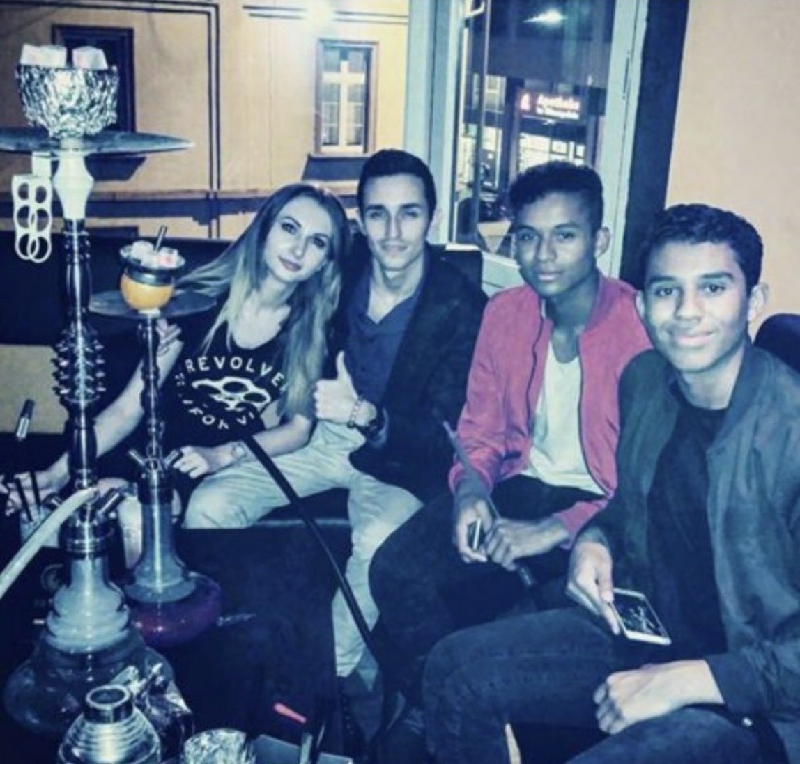 electr1kal's tweet photo. Not the hookah LMAO https://t.co/Rs6eUOP189