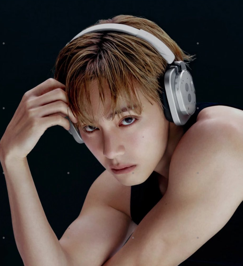 AboutMusicYT's tweet photo. Taehyung looks amazing for Nothing. https://t.co/kjFkP7gOyb