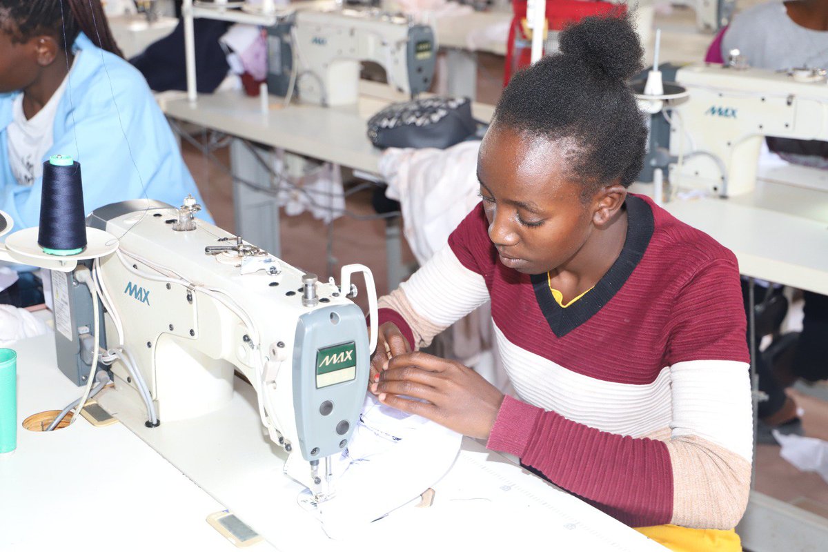 KajiadoPoly's tweet photo. 😂 “Nitamaliza kesho, boss…” — words every fundi has said at least once. 😭🧵

Then kesho inafika… “Bado kidogo tu.”
Kesho ingine… “Niko nayo kwa machine.”

But hapa Maasai Poly, our Fashion Design students are learning the skills behind that famous “nitamaliza kesho” https://t.co/Cu7yzNtX3U