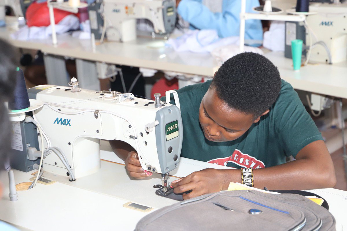 KajiadoPoly's tweet photo. 😂 “Nitamaliza kesho, boss…” — words every fundi has said at least once. 😭🧵

Then kesho inafika… “Bado kidogo tu.”
Kesho ingine… “Niko nayo kwa machine.”

But hapa Maasai Poly, our Fashion Design students are learning the skills behind that famous “nitamaliza kesho” https://t.co/Cu7yzNtX3U