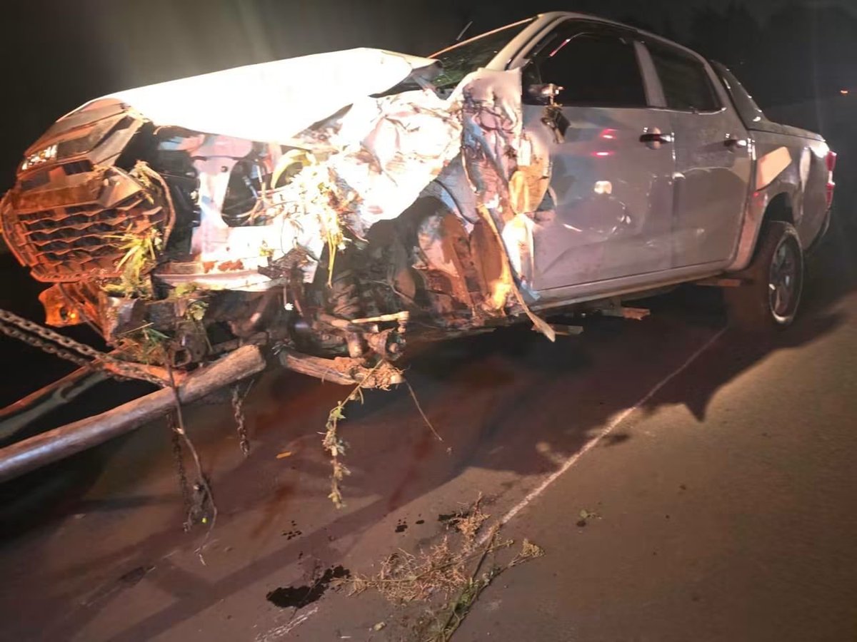 CGisairo's tweet photo. Yesternight as I was coming to Nairobi from my constituency we were involved in an accident after being hit from behind by a speeding Isuzu DMax (KDX961T) registered to Isuzu Kenya leased to the ministry of interior. 

1/ https://t.co/PZuUGpnCnt