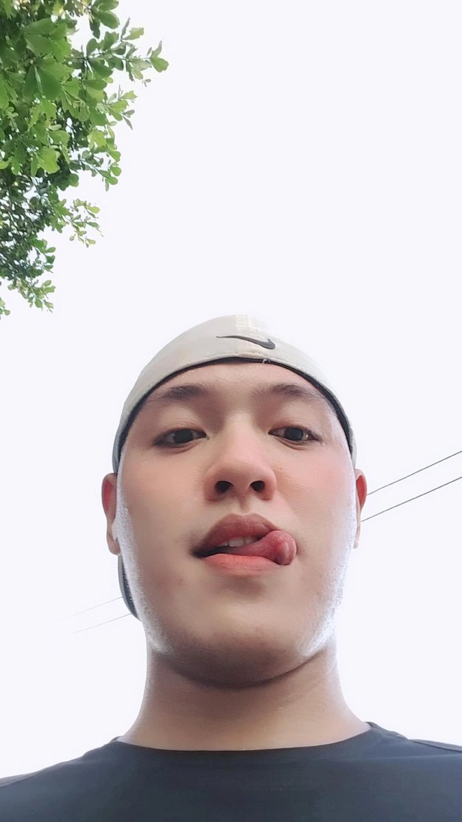 Slutofthenorth's tweet photo. Payag ka 6'0 ang bottom mo😅🤣 https://t.co/G92NaFRSXd