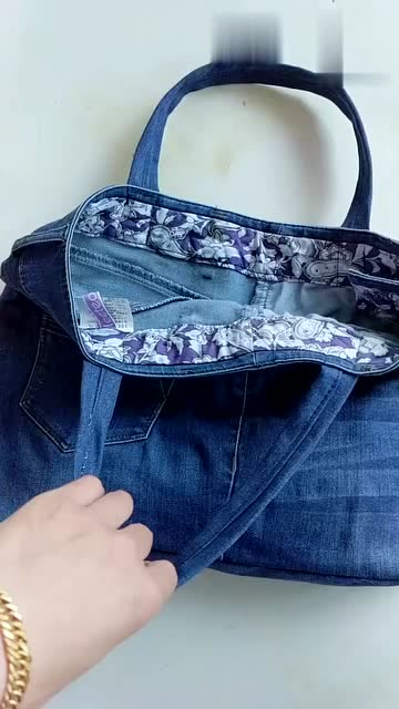 ryanhope906154's tweet photo. Turn old jeans into a cute crossbody bag! Cut, sew, and add a chain—zero waste, full style. https://t.co/8qp5LX9Q18