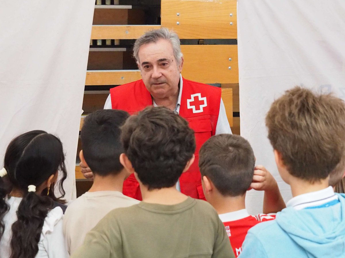 CRECantabria's tweet photo. Profesionales y especialistas de distintos servicios vinculados a las emergencias compartimos conocimientos, experiencias y procedimientos de actuación en las Jornadas de Emergencias celebradas en Santander. 

Además más de 100 escolares participaron en los talleres formativos. https://t.co/hLjPgXFHg9