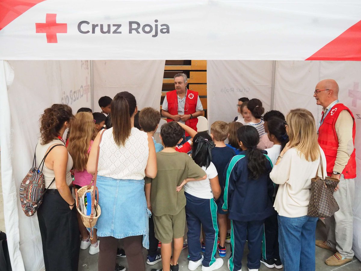 CRECantabria's tweet photo. Profesionales y especialistas de distintos servicios vinculados a las emergencias compartimos conocimientos, experiencias y procedimientos de actuación en las Jornadas de Emergencias celebradas en Santander. 

Además más de 100 escolares participaron en los talleres formativos. https://t.co/hLjPgXFHg9