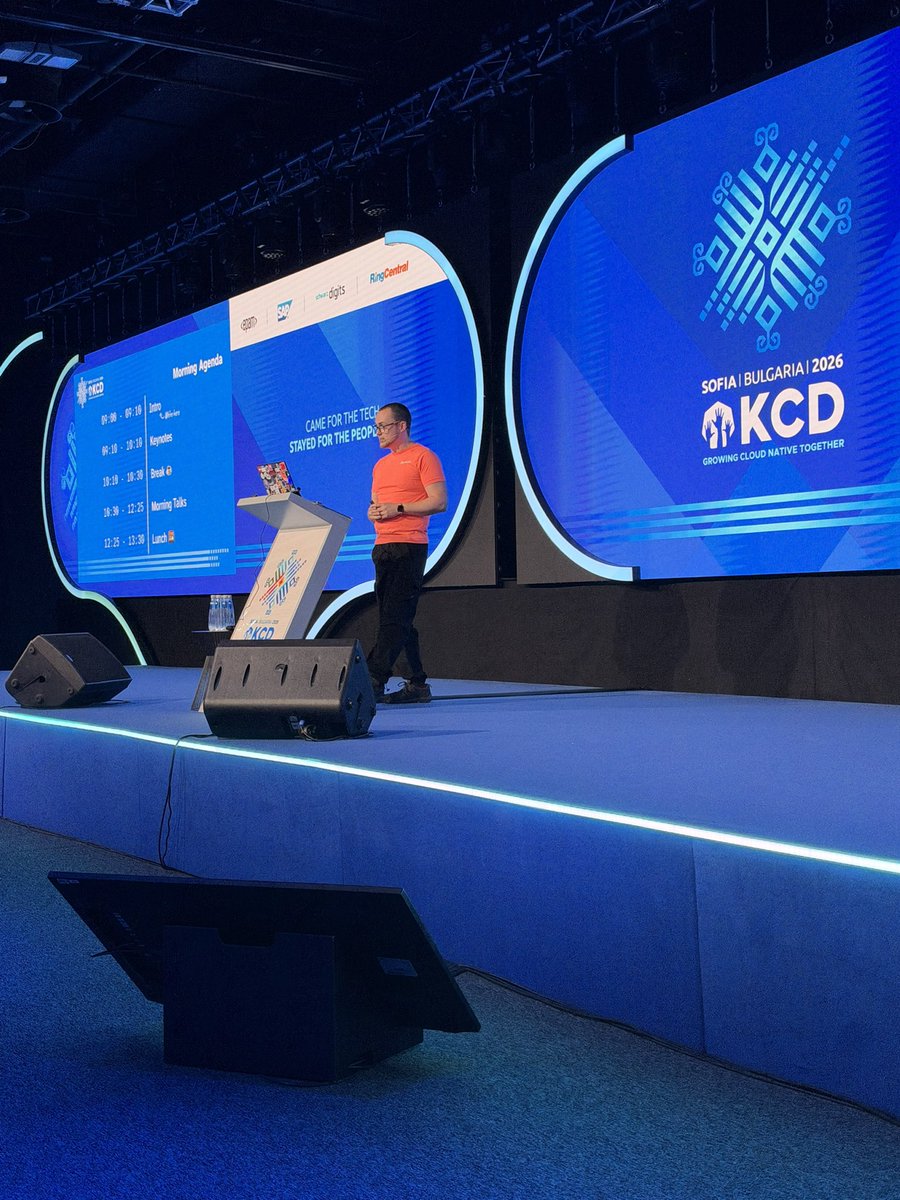 cra's tweet photo. hello #KCDSofia https://t.co/DUirOaWPUY