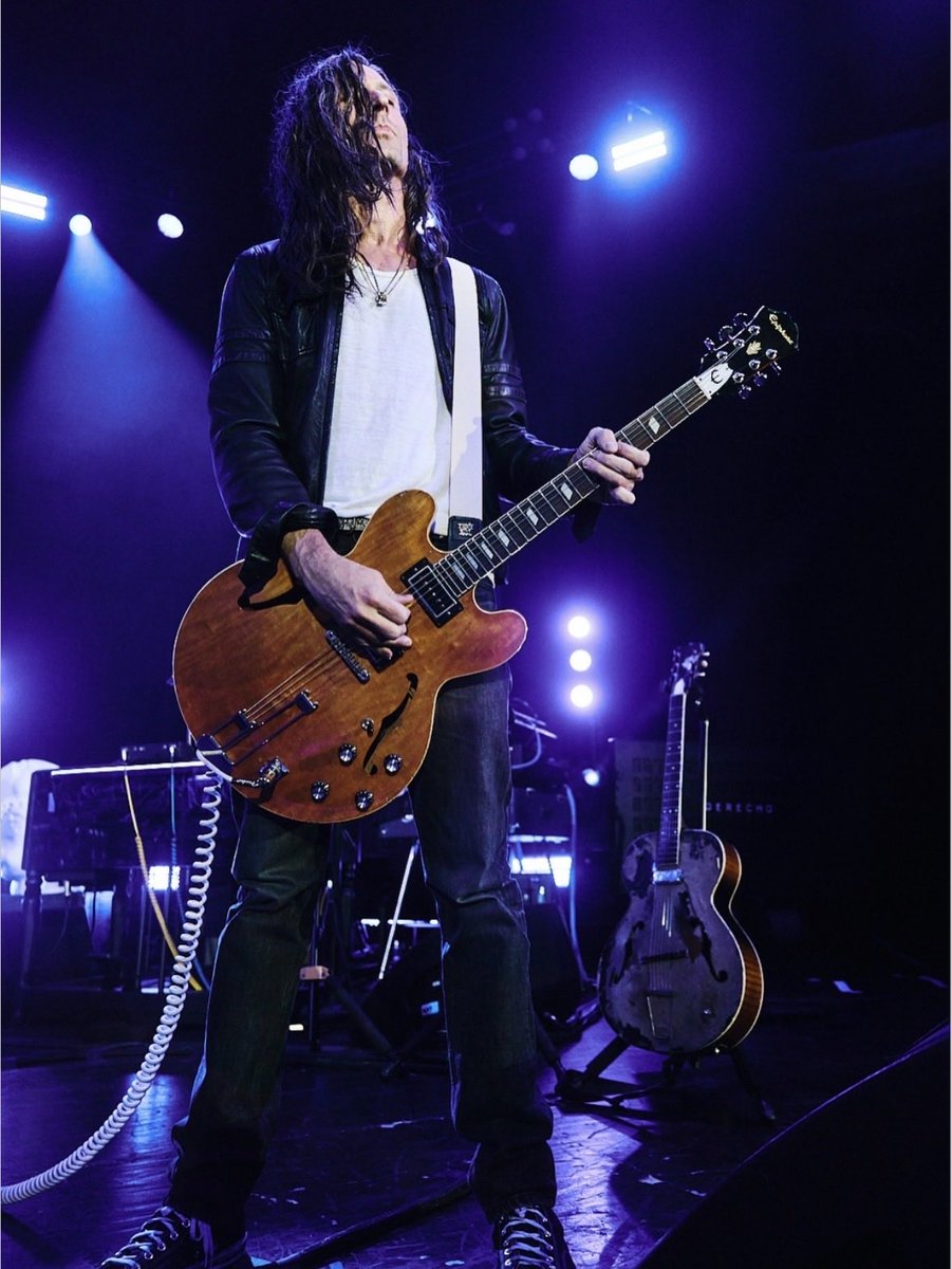 freeloverevivel's tweet photo. NICK CAME OUT AT JACK WHITES SHOW IN HOLLYWOOD TONIGHT?????? https://t.co/Q9wnUDlycl