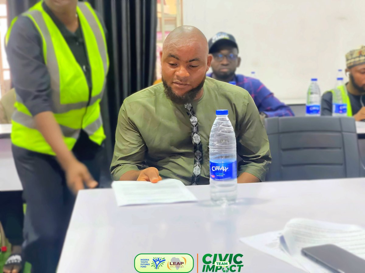 CivicImpactcit's tweet photo. With the Head of Department Environmental Health Science of Kwara State University Olalekan Salami and Student and representative of malete and the Government discuss the effect of blocked drains and dump site in malete.

Shot by @Dema_Wall https://t.co/9WtWawx8UF