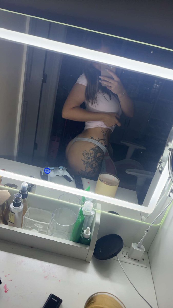 lunamonroex_'s tweet photo. worth the second look👀 https://t.co/2M8inPayOF