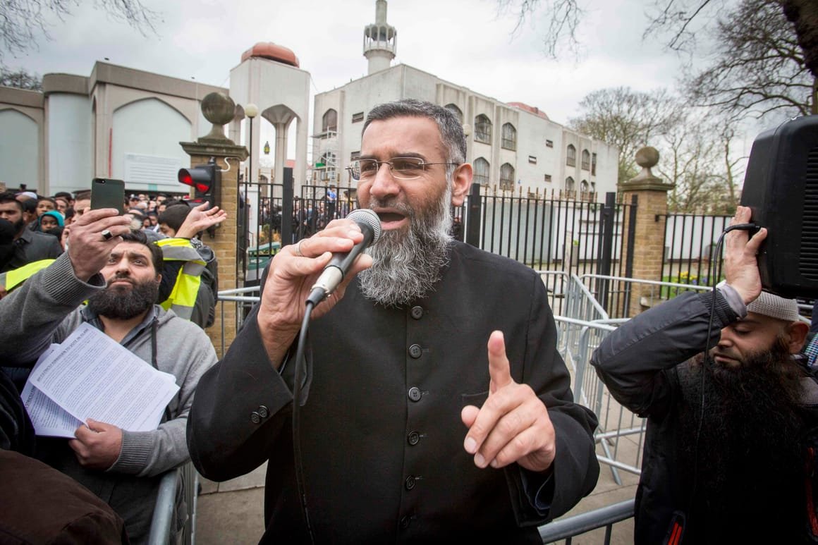 CarlwithaK88's tweet photo. @IanCollins20 @PobXXVIII Anjem Choudary, a Pakistani cleric and welfare recipient in England, once boasted:
"We take the jizya, which is our haq (Arabic for “right”), anyway. The normal situation, by the way, is to take money from the kafir (infidel), isn’t it? So this is the normal situation." https://t.co/EKkDnOCshJ