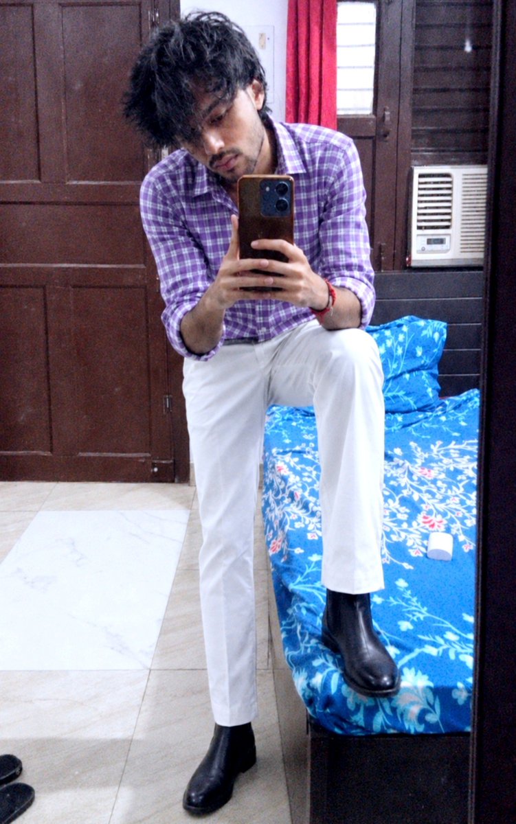KARTIKLOV's tweet photo. Wanna go date with me? Anyone? https://t.co/1R5egeRWft