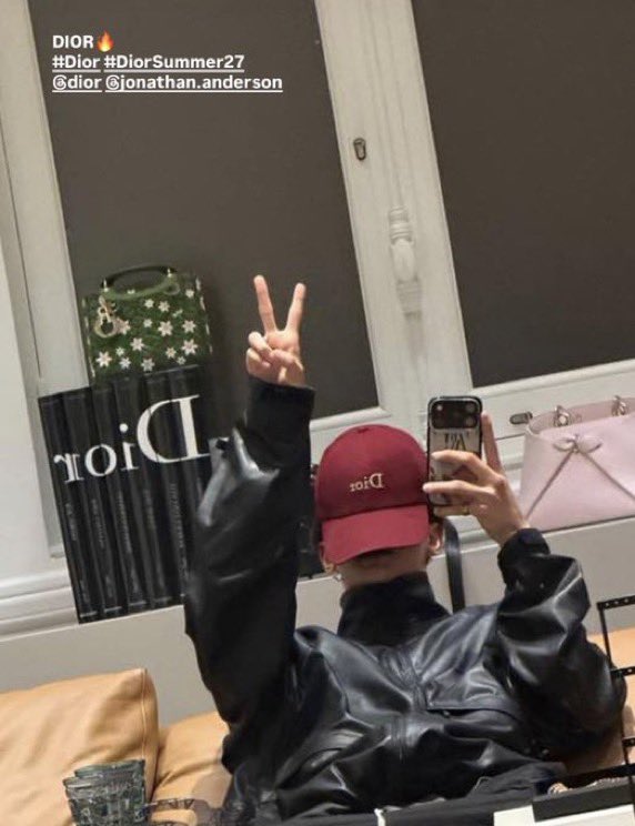 hyunjinpost tweet picture
