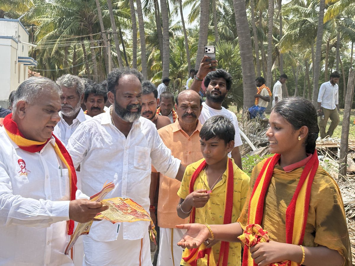 VijayAnban_offl's tweet photo. இன்று (29.09.2026) தாராபுரம் சட்டமன்றத் தொகுதி இடைத்தேர்தலை முன்னிட்டு, மாண்புமிகு நீர்வளத்துறை அமைச்சர் அண்ணன் திரு. என். ஆனந்த் அவர்கள், மாண்புமிகு வருவாய்த்துறை அமைச்சர் திரு. கே. ஏ. செங்கோட்டையன் அவர்கள், மாண்புமிகு சுகாதாரத்துறை அமைச்சர் திரு. கே. ஜி. அருண்ராஜ் அவர்கள் மற்றும் அண்ணன் திரு. விஜயபாஸ்கர் ஆகியோருடன் இணைந்து தீவிர களப் பிரச்சாரத்தில் ஈடுபட்ட பொழுது!

@CMOTamilnadu | @BussyAnand 
@KASengottaiyan | @arunraajkg 
@Vijayabaskarofl | @TVKITWingMaduri 
#DharapuramByElection #TVKCampaign 
#TVKVictory #MaduraiNorthMLA