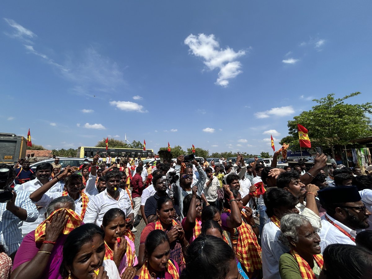 VijayAnban_offl's tweet photo. இன்று (29.09.2026) தாராபுரம் சட்டமன்றத் தொகுதி இடைத்தேர்தலை முன்னிட்டு, மாண்புமிகு நீர்வளத்துறை அமைச்சர் அண்ணன் திரு. என். ஆனந்த் அவர்கள், மாண்புமிகு வருவாய்த்துறை அமைச்சர் திரு. கே. ஏ. செங்கோட்டையன் அவர்கள், மாண்புமிகு சுகாதாரத்துறை அமைச்சர் திரு. கே. ஜி. அருண்ராஜ் அவர்கள் மற்றும் அண்ணன் திரு. விஜயபாஸ்கர் ஆகியோருடன் இணைந்து தீவிர களப் பிரச்சாரத்தில் ஈடுபட்ட பொழுது!

@CMOTamilnadu | @BussyAnand 
@KASengottaiyan | @arunraajkg 
@Vijayabaskarofl | @TVKITWingMaduri 
#DharapuramByElection #TVKCampaign 
#TVKVictory #MaduraiNorthMLA
