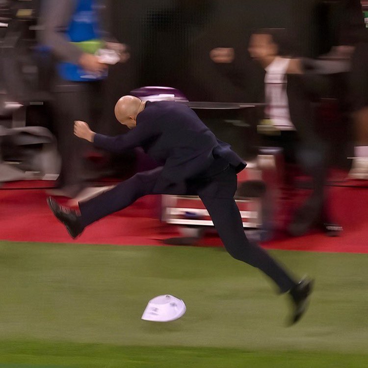 MadridXtra's tweet photo. 🗣️ Zidane: "My celebration? I don't even know what I did." 🤣 https://t.co/wqVWU4CJZf