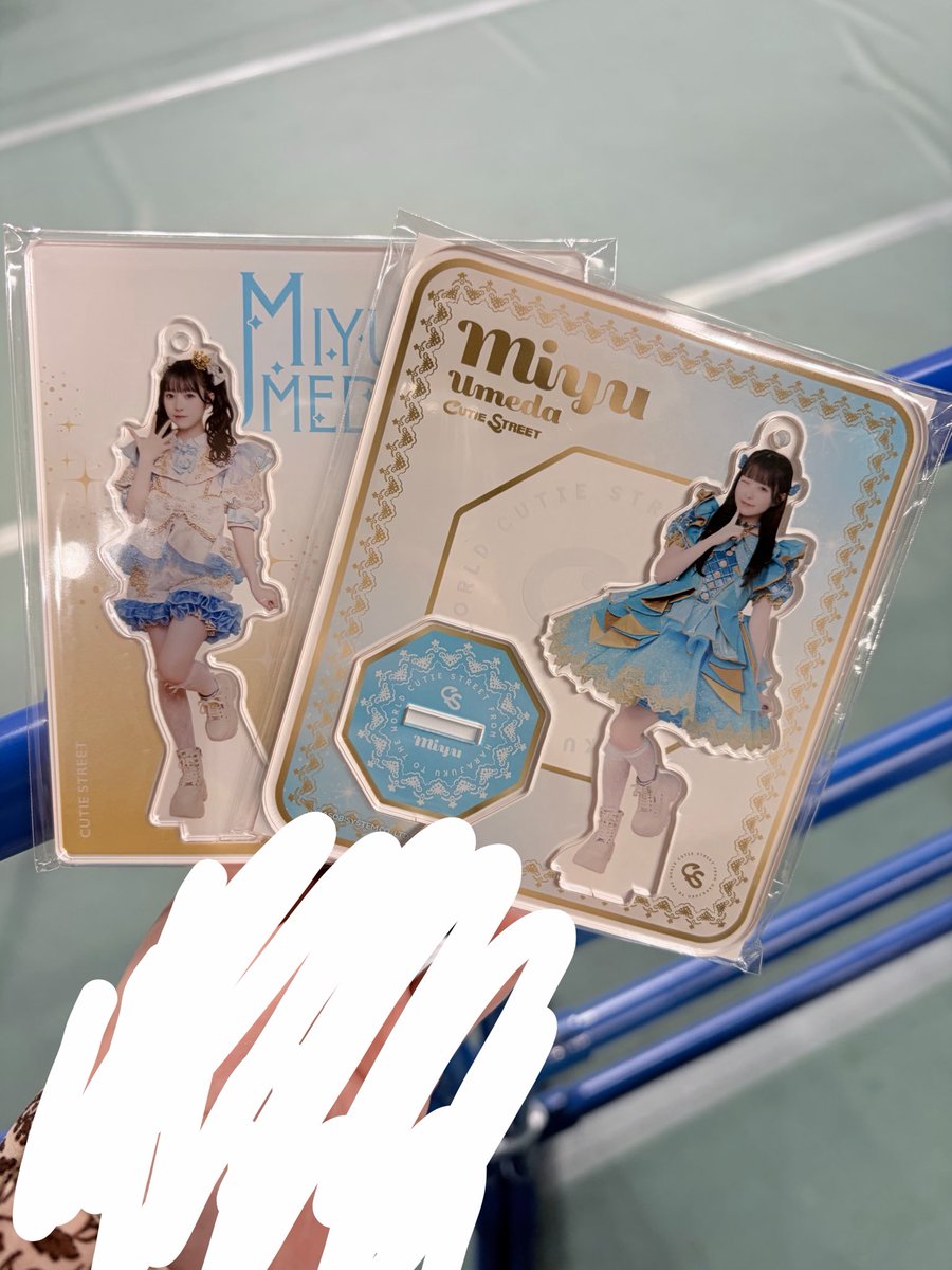 _emiyu_'s tweet photo. グッズ受け取り完了😊
雨の中移動して歩くのも面倒だし
2時間暇にはなるけど
16時になったらすぐ会場入ろうかな🙄

暇してるのであってもいいよって人は
よろしくお願いします🙇‍♀️ https://t.co/geOzbnoheM