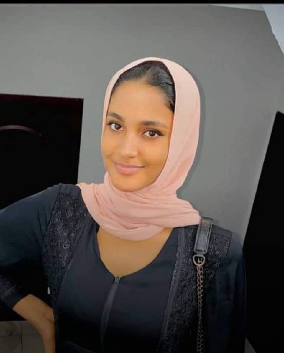 _khadijarh__'s tweet photo. Can we chat on Whatsapp, say hi I send you my number?❤️ https://t.co/GlzkCItEj9