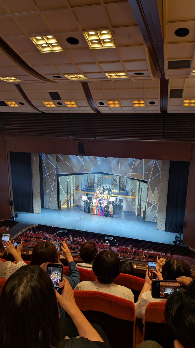 hato_sabuko's tweet photo. 博多座での #メイジザキャッツアイ
楽しかった！面白かった！
こんなに笑いもあるの？！
何回衣装着替えたの？！
舞台の転換！
出演者さんの表現力のすごさ！ https://t.co/EtPtqjEEMY