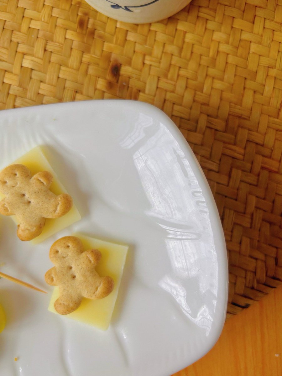 JacelynVenkggu's tweet photo. Craving a little midday pick-me-up Just split these crispy seaweed rice crackers with your desk buddy—snacks taste way better when shared!， https://t.co/6pfkZjfIyb