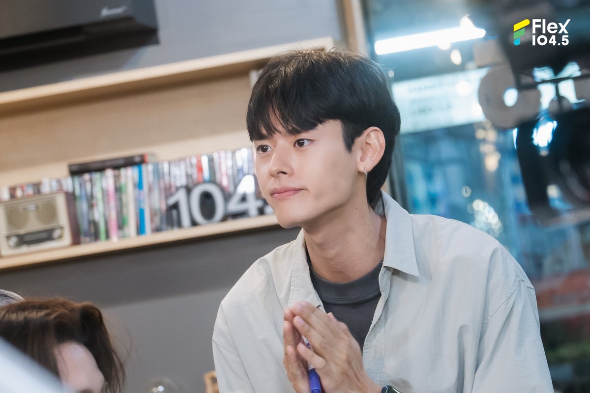 Flex_Connect's tweet photo. เก็บตกภาพบรรยากาศความสนุกสนานจากรายการ Flex Talk เมื่อวันอังคารที่ 15 กันยายนที่ผ่านมา 🎙️✨ 𝐏𝐄𝐑𝐒𝐄𝐒 ได้นำผลงานเพลงใหม่ล่าสุด “Free Wifi” มานั่งพูดคุย พร้อมแชร์เรื่องราวสุดพิเศษและเบื้องหลังการทำงานให้แฟน ๆ ได้ฟังกันอย่างเต็มอิ่ม

ใครยังไม่ได้ต่อสัญญาณความฟิน อย่าลืมไปปักหมุดฟังเพลงใหม่ล่าสุด “Free Wifi” (feat. ฮาย อาภาพร) ได้แล้ววันนี้บน Streaming ทุกช่องทาง และไปเต้น Challenge พร้อมดู MV สุดจัดเต็มกันได้ที่ YouTube: gnest_official 🛜💚🕺

พร้อมไปต่อความสนุกแบบใกล้ชิดในงานคอนเสิร์ตใหญ่!
🎟️🔥 PERSES ‘UNCENSORED’ CONCERT
🗓️ SAT 3 OCTOBER 2026
📍 BITEC LIVE, BANGNA
🕔 SHOWTIME: 6 PM (ICT)
ใกล้วันงานแล้ว เตรียมตัวให้พร้อม แล้วไปสร้างความทรงจำสุดพิเศษด้วยกันนะคะ

📌ดูรายการ Flex Talk ย้อนหลังได้ทาง YouTube : FlexConnect
https://t.co/rIWcq27Iyu

@jungwboo_ @naranvik @kritxxn @whoispluggy @palmww06 @perses_official @gnest_official 
.
#Flex1045xPERSES_FreeWifi
#PERSES_FreeWifi #PERSES #PERSES_TH
#FlexTalk #FlexConnect #Flex1045