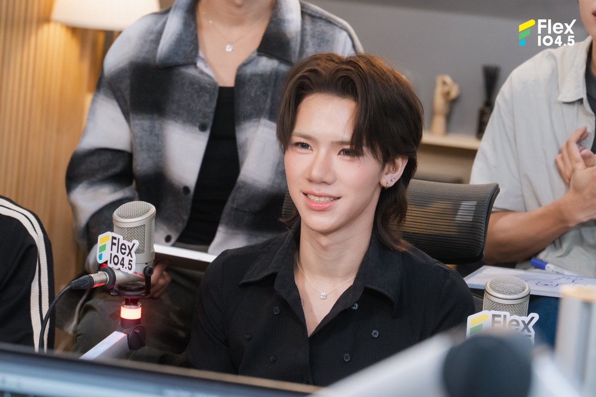 Flex_Connect's tweet photo. เก็บตกภาพบรรยากาศความสนุกสนานจากรายการ Flex Talk เมื่อวันอังคารที่ 15 กันยายนที่ผ่านมา 🎙️✨ 𝐏𝐄𝐑𝐒𝐄𝐒 ได้นำผลงานเพลงใหม่ล่าสุด “Free Wifi” มานั่งพูดคุย พร้อมแชร์เรื่องราวสุดพิเศษและเบื้องหลังการทำงานให้แฟน ๆ ได้ฟังกันอย่างเต็มอิ่ม

ใครยังไม่ได้ต่อสัญญาณความฟิน อย่าลืมไปปักหมุดฟังเพลงใหม่ล่าสุด “Free Wifi” (feat. ฮาย อาภาพร) ได้แล้ววันนี้บน Streaming ทุกช่องทาง และไปเต้น Challenge พร้อมดู MV สุดจัดเต็มกันได้ที่ YouTube: gnest_official 🛜💚🕺

พร้อมไปต่อความสนุกแบบใกล้ชิดในงานคอนเสิร์ตใหญ่!
🎟️🔥 PERSES ‘UNCENSORED’ CONCERT
🗓️ SAT 3 OCTOBER 2026
📍 BITEC LIVE, BANGNA
🕔 SHOWTIME: 6 PM (ICT)
ใกล้วันงานแล้ว เตรียมตัวให้พร้อม แล้วไปสร้างความทรงจำสุดพิเศษด้วยกันนะคะ

📌ดูรายการ Flex Talk ย้อนหลังได้ทาง YouTube : FlexConnect
https://t.co/rIWcq27Iyu

@jungwboo_ @naranvik @kritxxn @whoispluggy @palmww06 @perses_official @gnest_official 
.
#Flex1045xPERSES_FreeWifi
#PERSES_FreeWifi #PERSES #PERSES_TH
#FlexTalk #FlexConnect #Flex1045