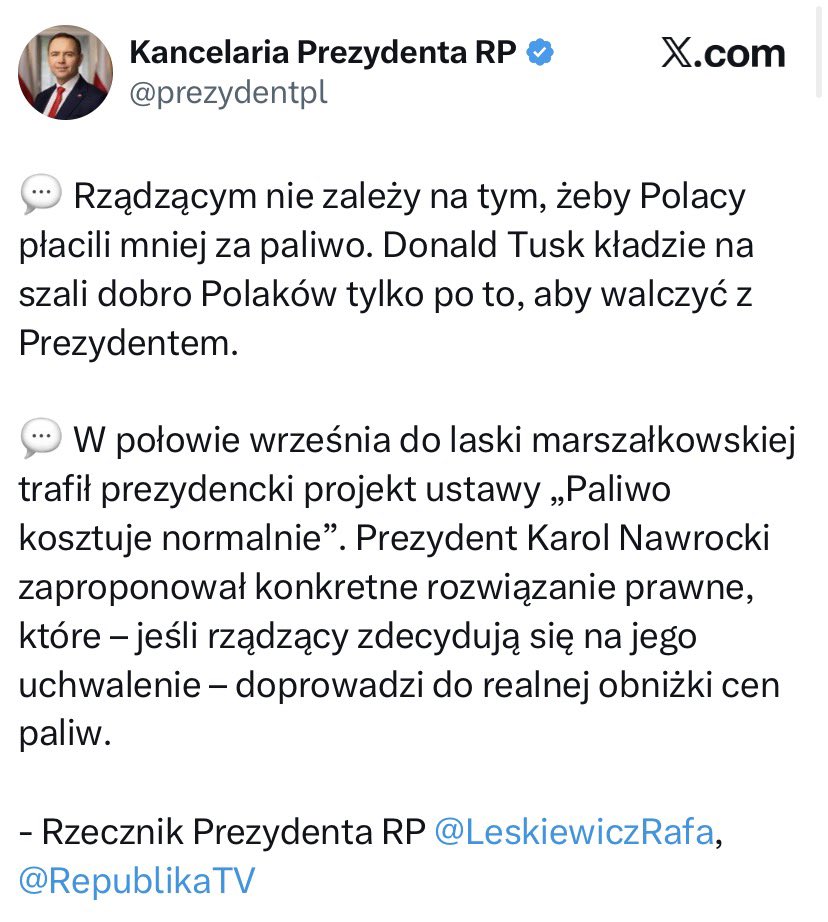 salekk860's tweet photo. Rządzącym zależy na tym żeby za obniżki cen paliw zapłaciły koncerny naftowe. Wam zależy na tym żeby pieniądze poszły z budżetu. A żeby tak było trzeba zabrać komuś. Albo zwiększyć zadłużenie budżetu, o czym wygodnie nie wspominacie. Wy bronicie koncernów. Rząd broni budżetu. https://t.co/ubPdY9MmZc
