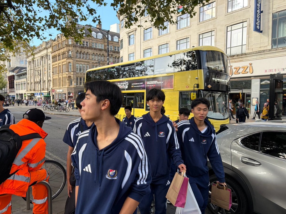 yfm_academy's tweet photo. #横浜F・マリノスユース U-16
マンチェスター遠征🏴󠁧󠁢󠁥󠁮󠁧󠁿🔴⚪️🔵

<DAY 4>
昨日の試合より、
2グループに分かれてトレーニング🏃‍♂️⚽️

午後は市内観光を楽しみました⛪️🚍

#fmarinos
#横浜F・マリノスアカデミー https://t.co/pafUydTHZD