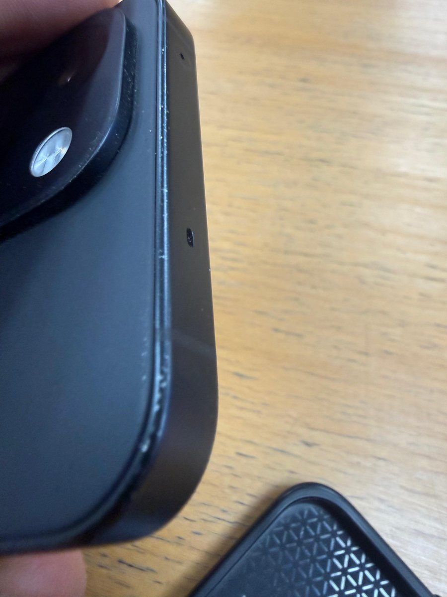 rajudugar's tweet photo. @OnePlus_IN @oneplus I bought 13S last year and have been using it in officially provided case but see the entire side rail has lost its colour. Now if I try to exchange it this will definitely reduce the price of my phone https://t.co/0Y4qollEK2