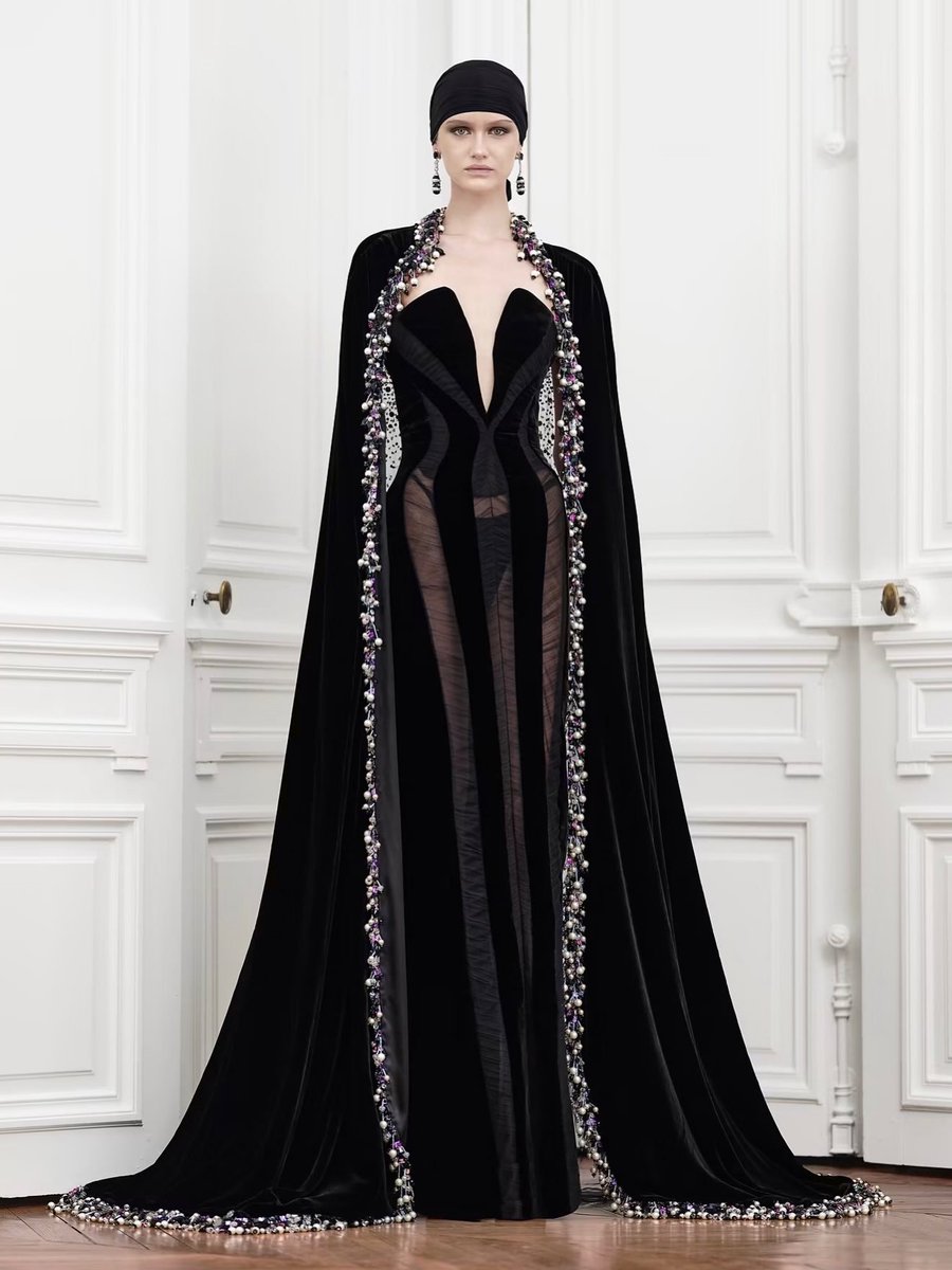 Raniiisa_'s tweet photo. The dress                          The model https://t.co/loBpHFIJ1F