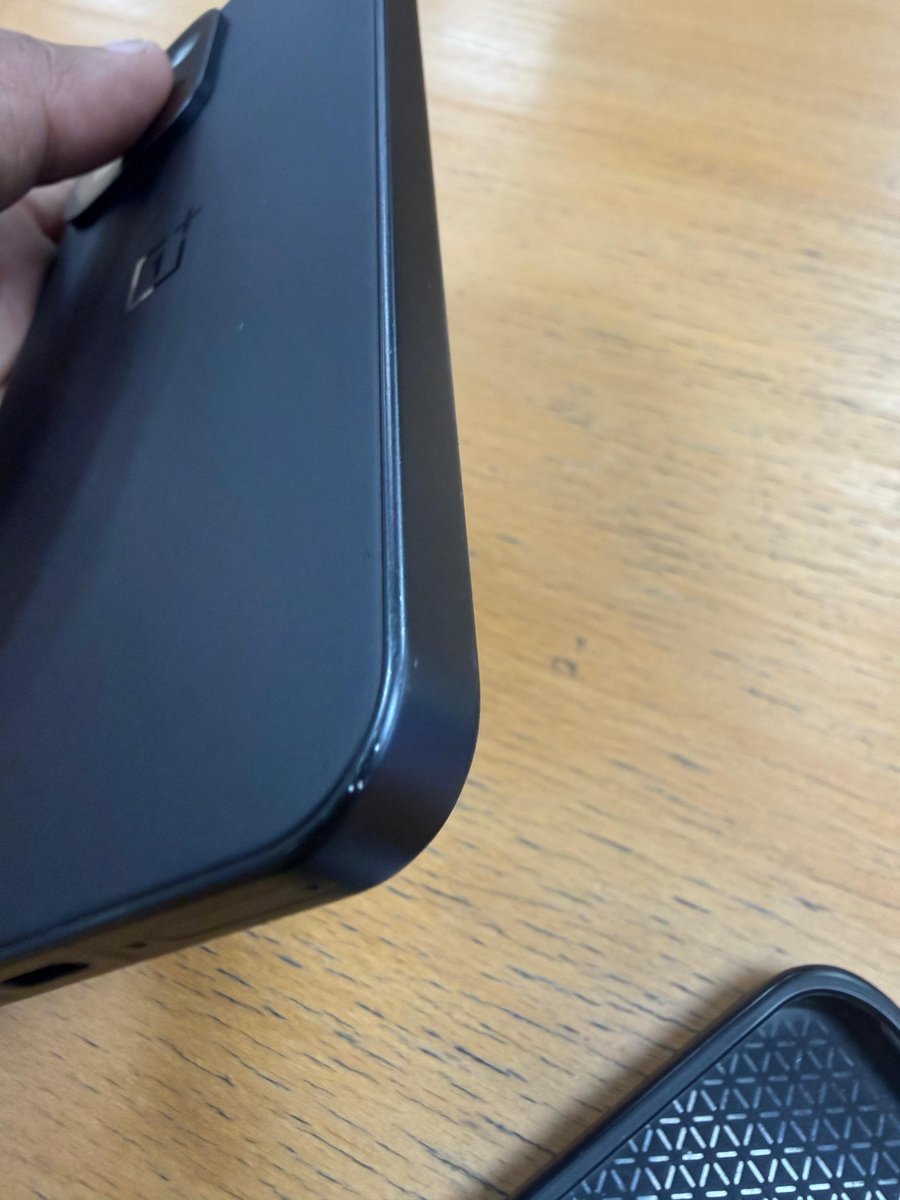 rajudugar's tweet photo. @OnePlus_IN @oneplus I bought 13S last year and have been using it in officially provided case but see the entire side rail has lost its colour. Now if I try to exchange it this will definitely reduce the price of my phone https://t.co/0Y4qollEK2