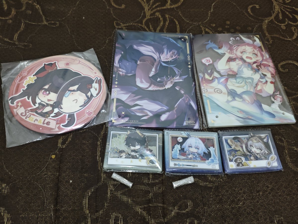 Frihan8's tweet photo. WTS 1paket block cardtrige hsr hoyofest 350k dpt 7 
Merch ijiban kuji vol 3
Glass standee 175k akrilik 100k
#warunghsr #warunghoyo https://t.co/8wpvPZY0aP