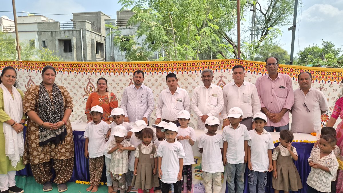 BalrajsinhMla's tweet photo. સેવા સંકલ્પ અભિયાન અંતર્ગત ઉંબેલા તલાવડી આંગણવાડી કેન્દ્ર, દહેગામ ખાતે આંગણ ઉત્સવ કાર્યક્રમમાં સહભાગી થયો.

#सेवा_संकल्प_अभियान
#SevaSankalpAbhiyan
#AnganMilanSeva https://t.co/hK4x4am4fo