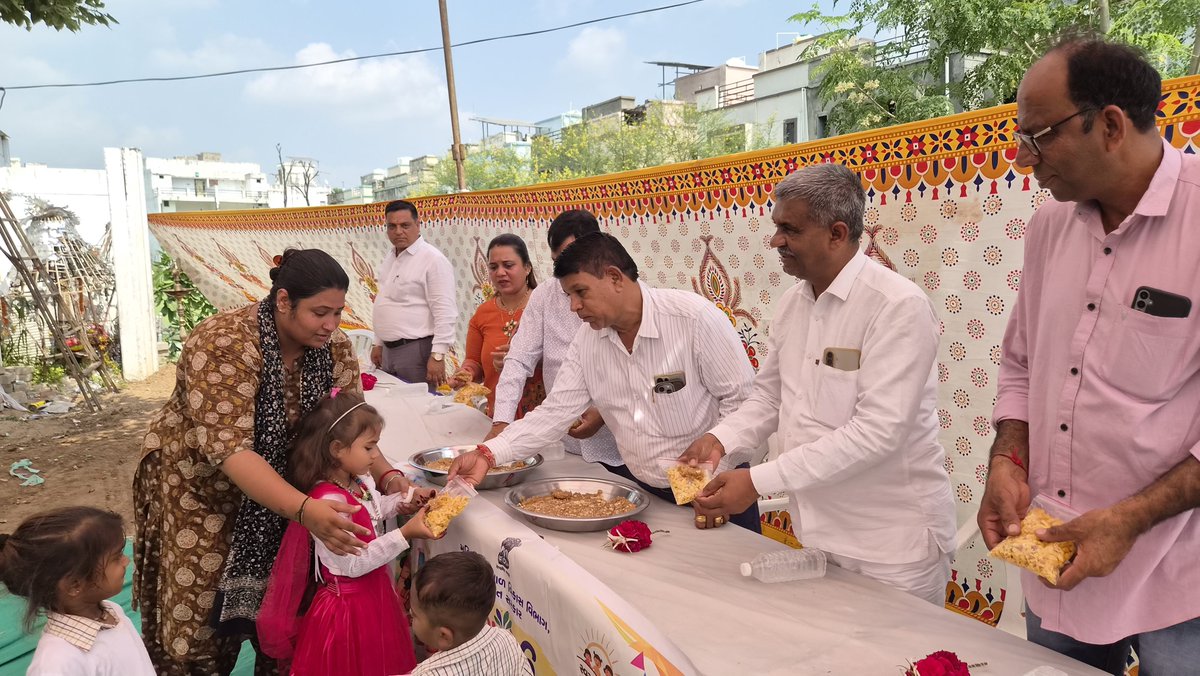 BalrajsinhMla's tweet photo. સેવા સંકલ્પ અભિયાન અંતર્ગત ઉંબેલા તલાવડી આંગણવાડી કેન્દ્ર, દહેગામ ખાતે આંગણ ઉત્સવ કાર્યક્રમમાં સહભાગી થયો.

#सेवा_संकल्प_अभियान
#SevaSankalpAbhiyan
#AnganMilanSeva https://t.co/hK4x4am4fo