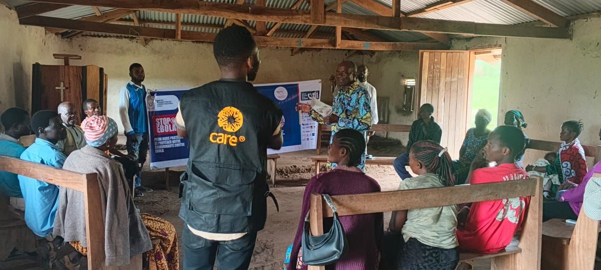 caredrc's tweet photo. 🦠 À #Boga, en #Ituri, 400 leaders communautaires sont mobilisés pour renforcer leur vigilance face à Ebola. Après la formation de 33 prestataires sur la Prévention et Contrôle des Infections, ces échanges encouragent la prévention, l’alerte précoce et la détection rapide. https://t.co/Y8bvQyvpOK