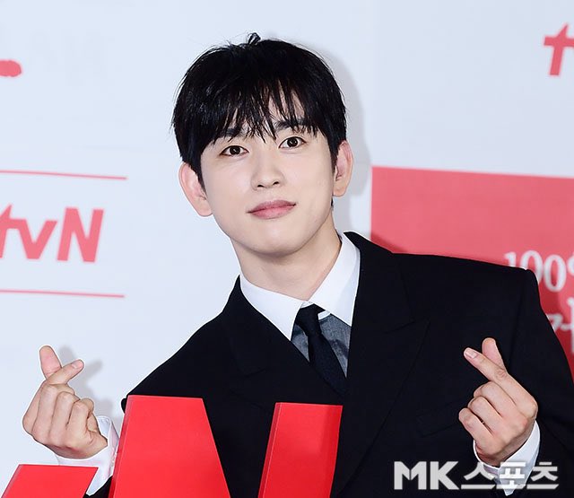 MYJINYOUNGONLY's tweet photo. Park Jinyoung 
“100DaysofDeception” Press Conference 

#Parkjinyoung #박진영
#진영 #Jinyoung @JINYOUNG 
#100일의거짓말 #100DaysofDeception https://t.co/kCgov2PdKl